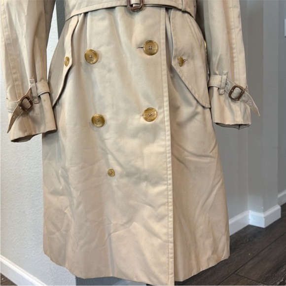 Authentic Burberry trench coat with belt - Picture 5 of 13